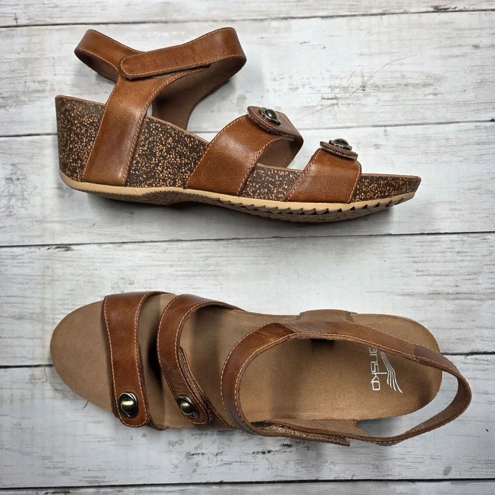Dansko Savannah Wedge Sandal Tan Leather Strappy Womens 40 Brown Cork Heel